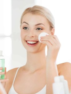 Odličování a čištění pleti s přírodní kosmetikou a tamponky, blog GreenStore.cz