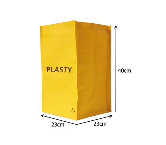 ada 3 tašek na třídění odpadu - papír, plast, sklo