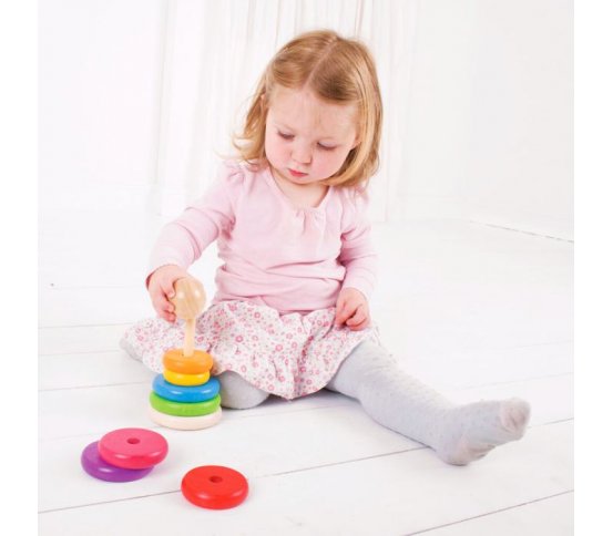 Bigjigs Baby Nasazování na tyč - Duhový panáček