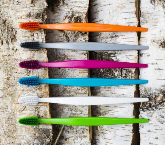 Biobrush Přírodní zubní kartáček medium - zelený