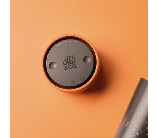 Spolehlivý těsnící kelímek na kávu i čaj