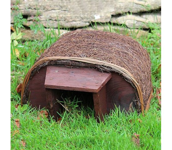 Domek pro ježky z materiálu Brushwood