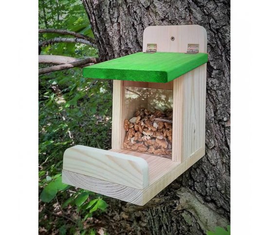 Dřevěné krmítko pro veverky s plexisklem