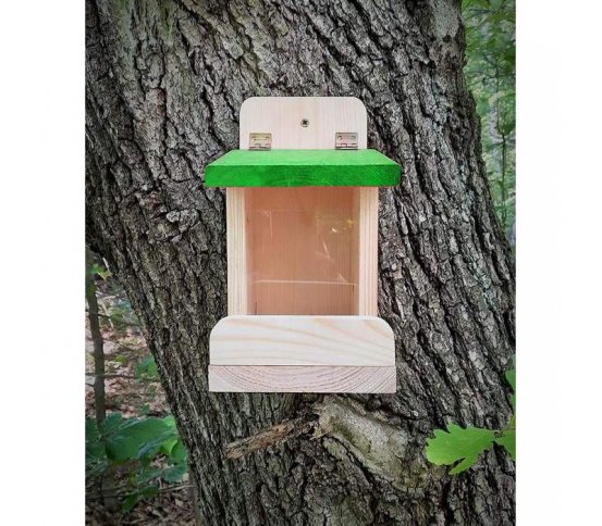 Dřevěné krmítko pro veverky