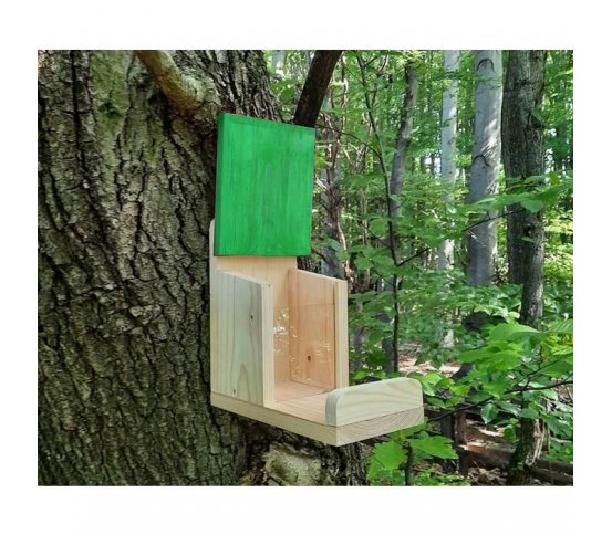 Zahradní krmítko pro veverky