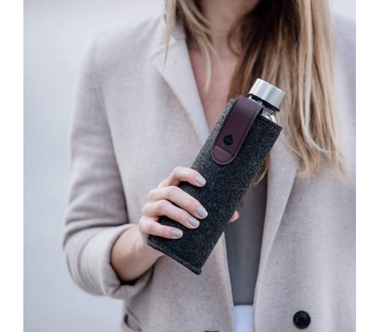 Equa Skleněná láhev Mismatch Chocolate Night 750ml   plstěný obal