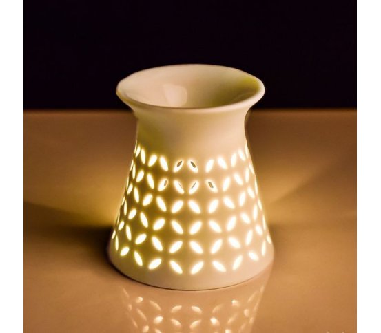 Krásná aromalampa na čajovou svíčku a vonné oleje