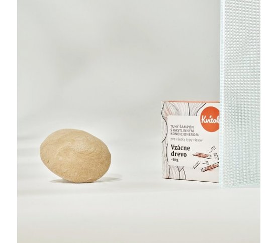 Kvitok Tuhý šampon s kondicionérem Vzácné dřevo 50g greenstore.cz