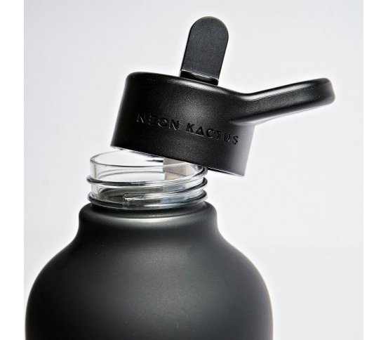 Kvalitní láhev na studené nápoje s brčkem