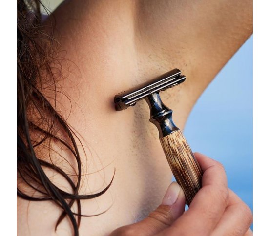 Ekologický holící strojek s žiletkami