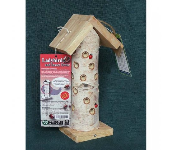 Hmyzí hotel pro slunéčka a jiný hmyz ve tvaru věže březový