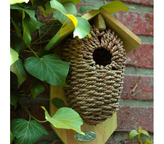 Ptačí budka z mořské trávy s dřevěnou stříškou Esschert Design 2