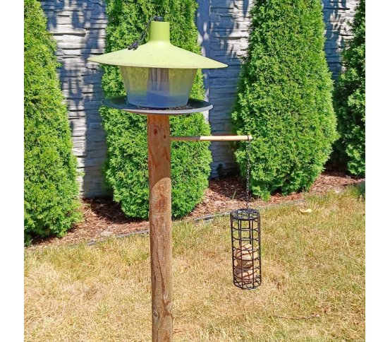 Plastové krmítko se zásobníkem plastia Finch na kůle