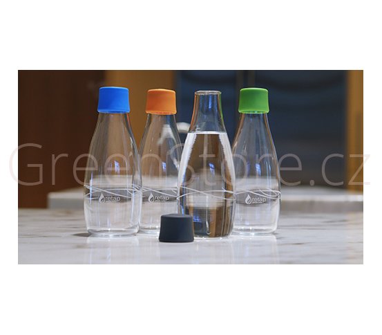 Design Retap lahve na vodu - na stole