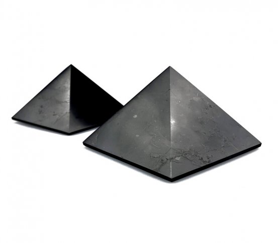 Šungitová pyramida leštěná 10x10cm pro harmonizaci 2