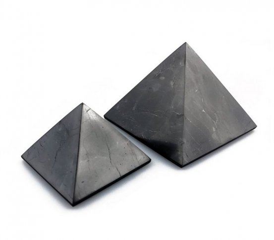 Šungitová pyramida leštěná 12x12cm pro harmonizaci 4