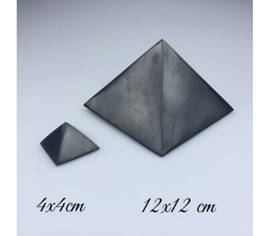 Šungitová pyramida leštěná 12x12cm pro harmonizaci 3