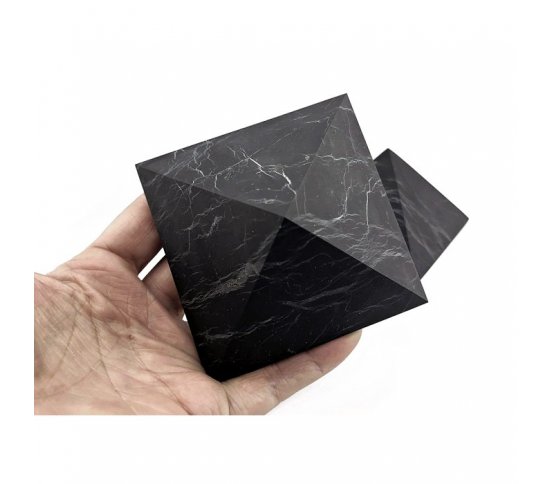 sungit pyramida neleštěná 7cm praha