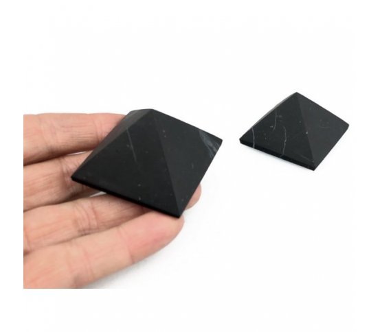 Šungitová pyramida neleštěná 3x3cm pro filtraci vody 2