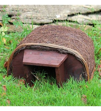 Domek pro ježky z materiálu Brushwood