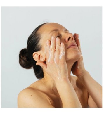 Hemptouch Čistící pleťová emulze 100ml použití obličej