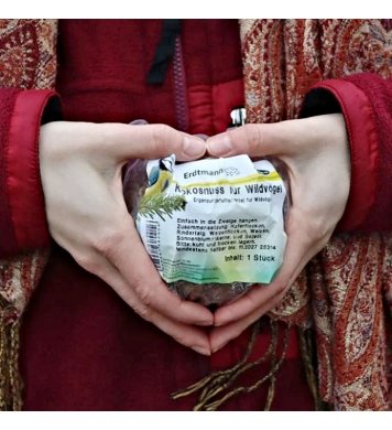 Krmítko pro ptáky kokos s náplní 500g Erdtmann