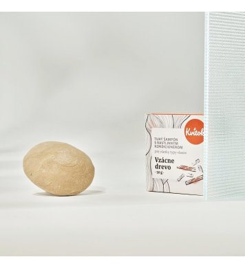 Kvitok Tuhý šampon s kondicionérem Vzácné dřevo 50g greenstore.cz