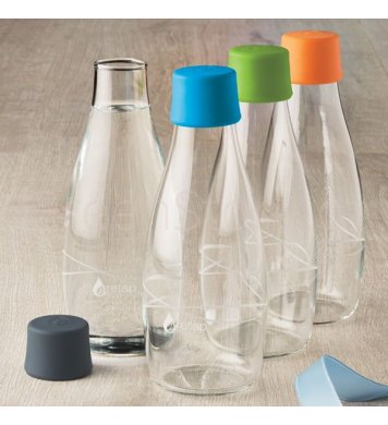 Design Retap lahve na vodu - na stole