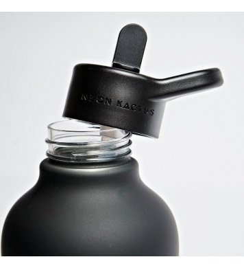 Kvalitní láhev na studené nápoje s brčkem