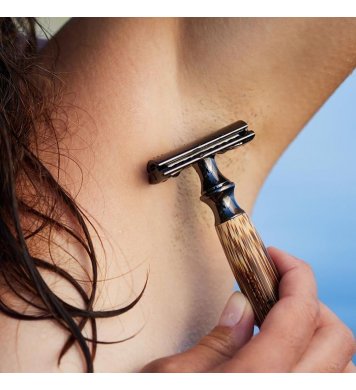 Ekologický holící strojek s žiletkami