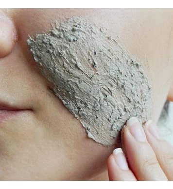 Přírodní pleťový peeling z pšeničných klíčků a otrub 200ml Hristina