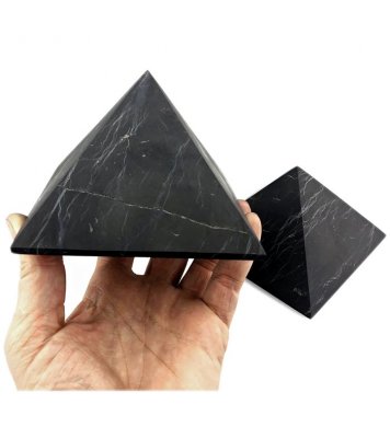 Šungitová pyramida neleštěná 10x10cm