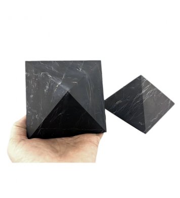 Šungitová pyramida neleštěná 10cm praha